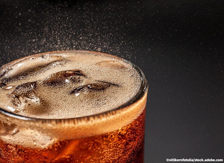 picture of soda in a glass, soda fizz, coca cola, sugary drinks